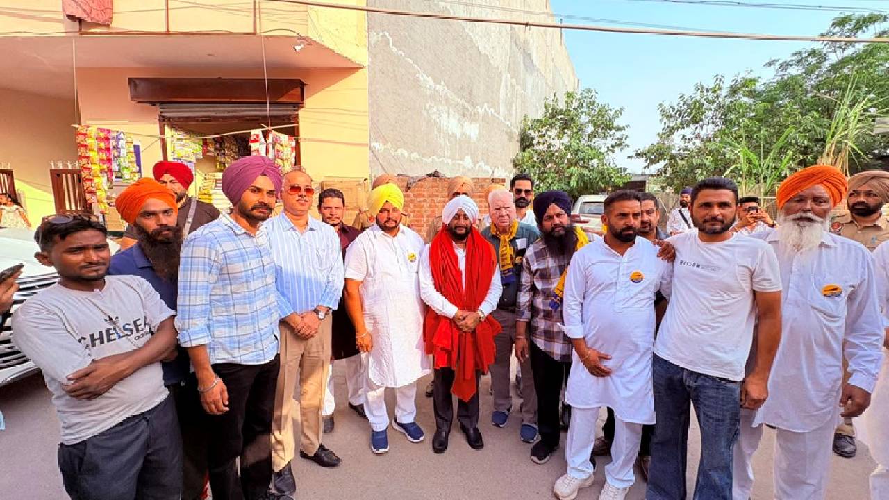 MLA Kulwant Singh interacting with residents during the Aap Di Sarkar Aap Da MC campaign in support of Harjit Singh in Ward 22, Mohali.