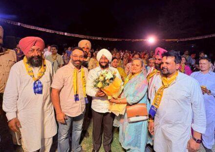 MLA Kulwant Singh participating in the Aap Di Sarkar Aap Da MC campaign in support of Satyajit Kundra in Ward 10, Mohali.