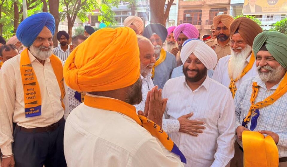 MLA Kulwant Singh interacting with residents during an election campaign in support of Bachchan Singh Boparai in Ward 38, Mohali.