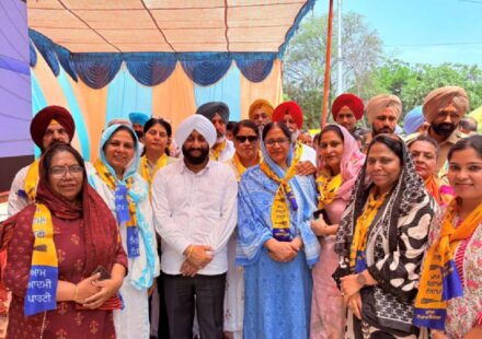 MLA Kulwant Singh interacting with residents during an election campaign in support of Bibi Baljinder Kaur in Ward 25, Mohali.
