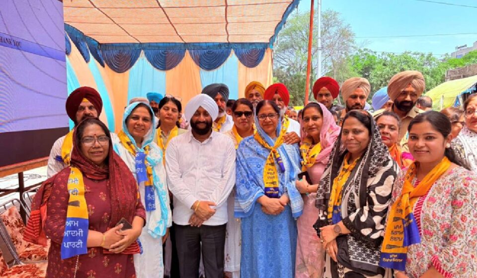 MLA Kulwant Singh interacting with residents during an election campaign in support of Bibi Baljinder Kaur in Ward 25, Mohali.