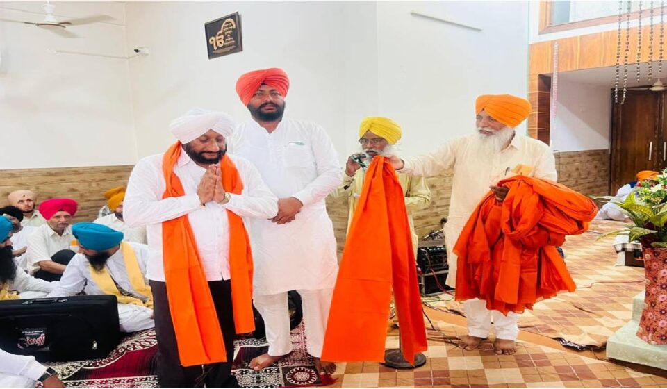 MLA Kulwant Singh attending Sri Akhand Path Sahib in village Bhagomajra and congratulating Rajinder Singh Ji and his family on his retirement