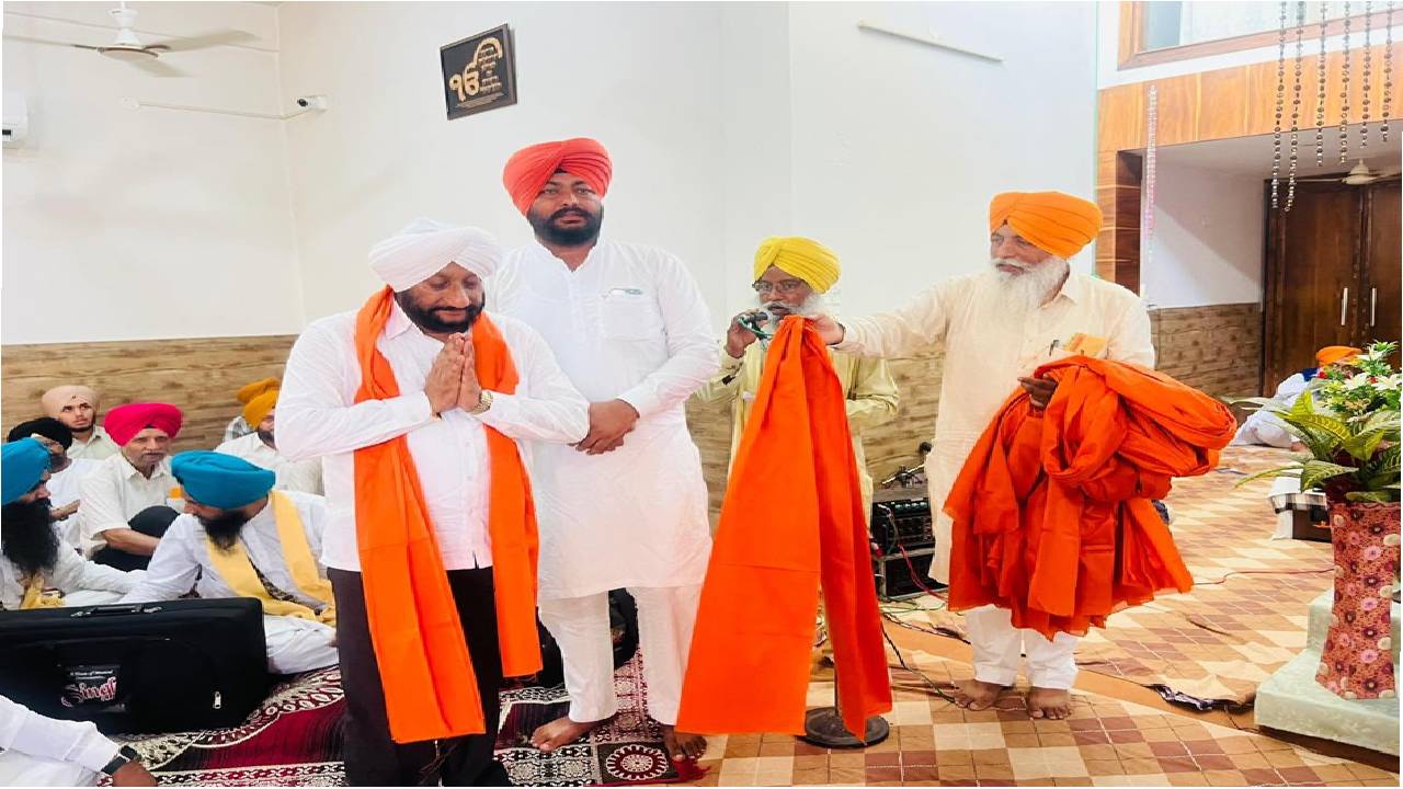 MLA Kulwant Singh attending Sri Akhand Path Sahib in village Bhagomajra and congratulating Rajinder Singh Ji and his family on his retirement