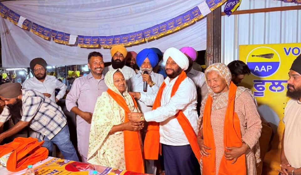 MLA Kulwant Singh meeting residents during an election campaign in support of Fulraj Singh in Ward 44, Mohali.