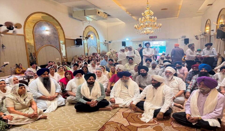 MLA Kulwant Singh at Gurdwara Akal Ashram Sohana receiving blessings and participating in the farewell ceremony for Bhai Davinder Singh Ji Khalsa's international Gurmat Prachar tour.