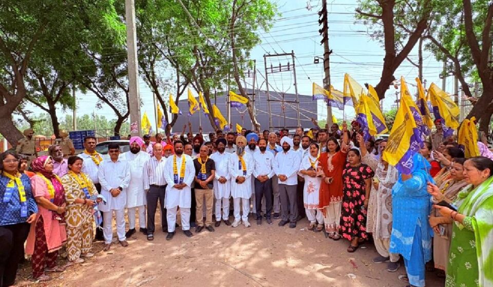 MLA Kulwant Singh flagging off the election campaign rally of Ward 50 candidate Harpal Singh Brar in Mohali.