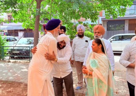 MLA Kulwant Singh meeting residents during an election campaign in support of Bibi Kamaljit Kaur in Ward 40, Mohali.