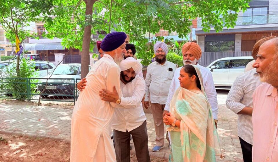 MLA Kulwant Singh meeting residents during an election campaign in support of Bibi Kamaljit Kaur in Ward 40, Mohali.