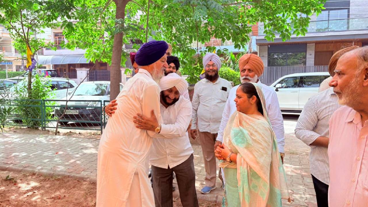 MLA Kulwant Singh meeting residents during an election campaign in support of Bibi Kamaljit Kaur in Ward 40, Mohali.