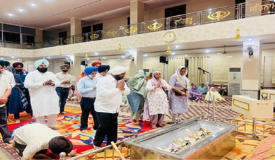 MLA Kulwant Singh attending a Kirtan Darbar at Gurdwara Sahib Sector 71 Mohali and congratulating S. Bachchan Singh Boparai on his Municipal Corporation election victory.