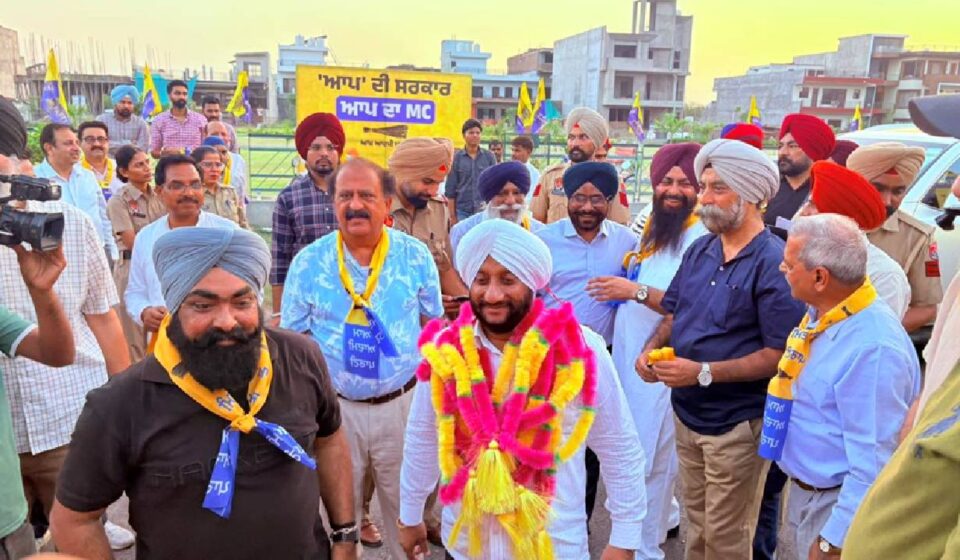 MLA Kulwant Singh inaugurating the election campaign office of Naseeb Singh Sandhu in Ward 24, Mohali.
