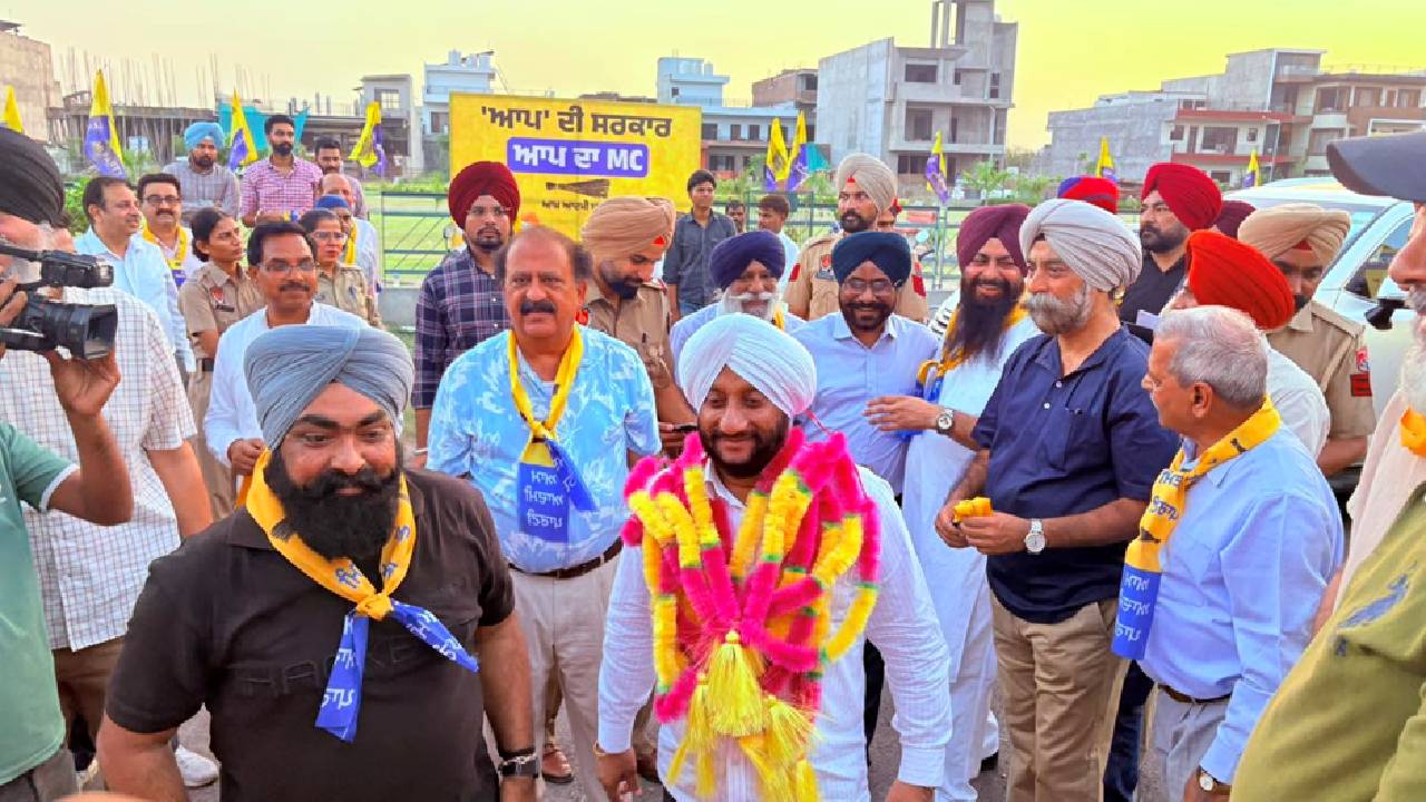 MLA Kulwant Singh inaugurating the election campaign office of Naseeb Singh Sandhu in Ward 24, Mohali.