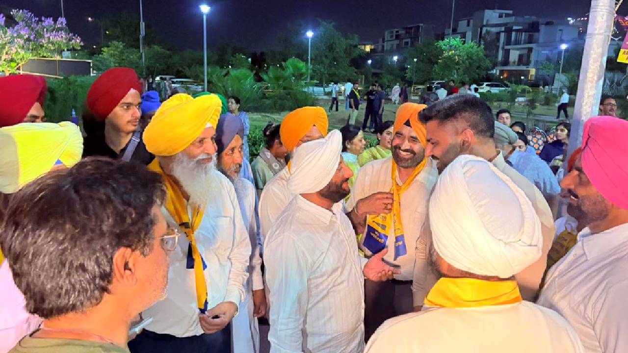MLA Kulwant Singh interacting with residents during an election campaign in support of Sarabjit Singh Samana in Ward 42, Mohali.