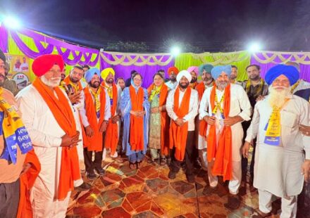 MLA Kulwant Singh interacting with residents during an election campaign in support of Satwinder Singh Mithu in Ward 26, Mohali.