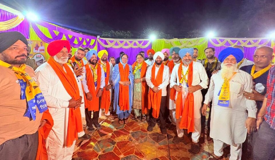 MLA Kulwant Singh interacting with residents during an election campaign in support of Satwinder Singh Mithu in Ward 26, Mohali.
