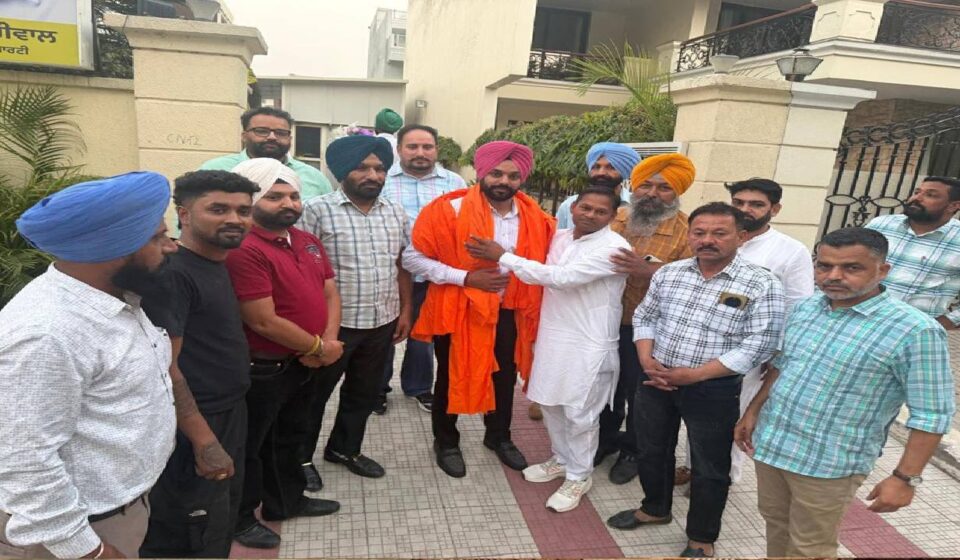 Mayor Sarabjeet Singh Samana receives congratulations from Aman Kumar Paswan, Kuldeep Singh, and community leaders at his office in Mohali