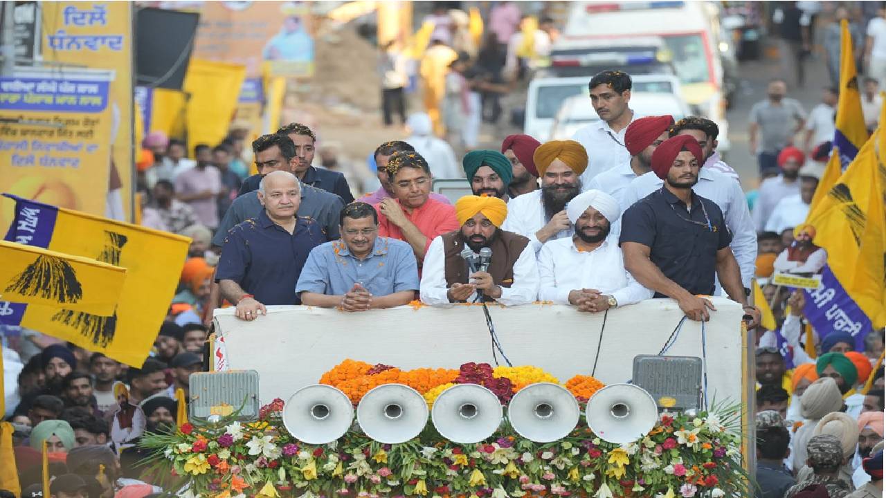 Chief Minister Bhagwant Mann, Arvind Kejriwal and MLA Kulwant Singh during the Thanksgiving Road Show in Mohali attended by a large gathering of residents