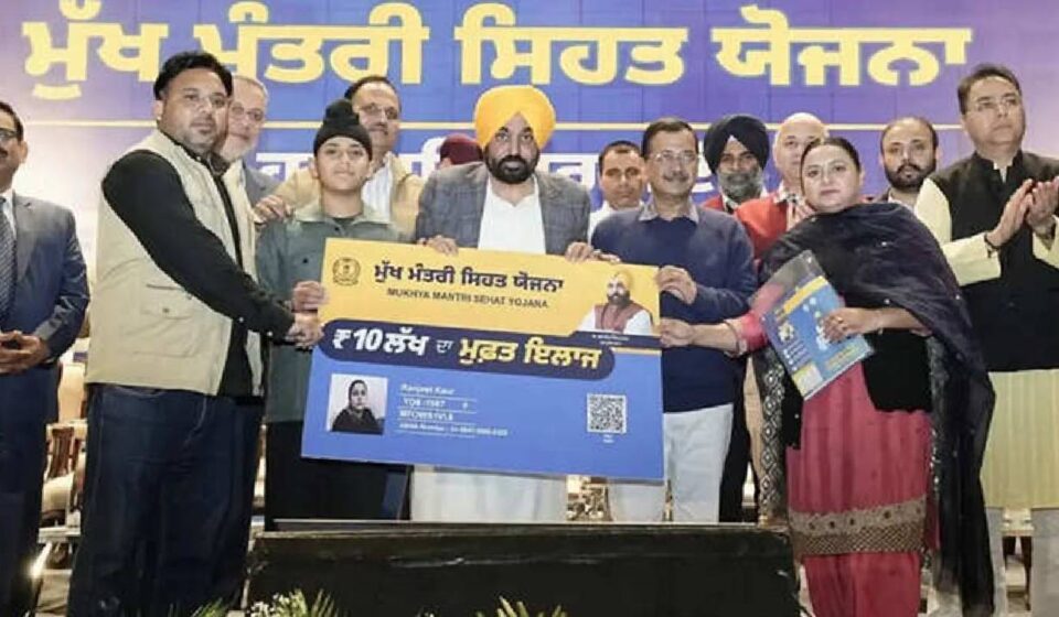 MLA Kulwant Singh highlighting the Punjab Government's ₹10 lakh health insurance scheme and free eye surgery initiative benefiting residents of SAS Nagar Mohali