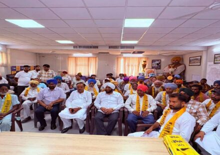 MLA Kulwant Singh welcomes 26 Sikligar community families from Jujhar Nagar, Mohali, as they join the Aam Aadmi Party during a community programme
