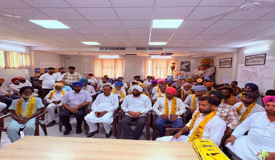 MLA Kulwant Singh welcomes 26 Sikligar community families from Jujhar Nagar, Mohali, as they join the Aam Aadmi Party during a community programme