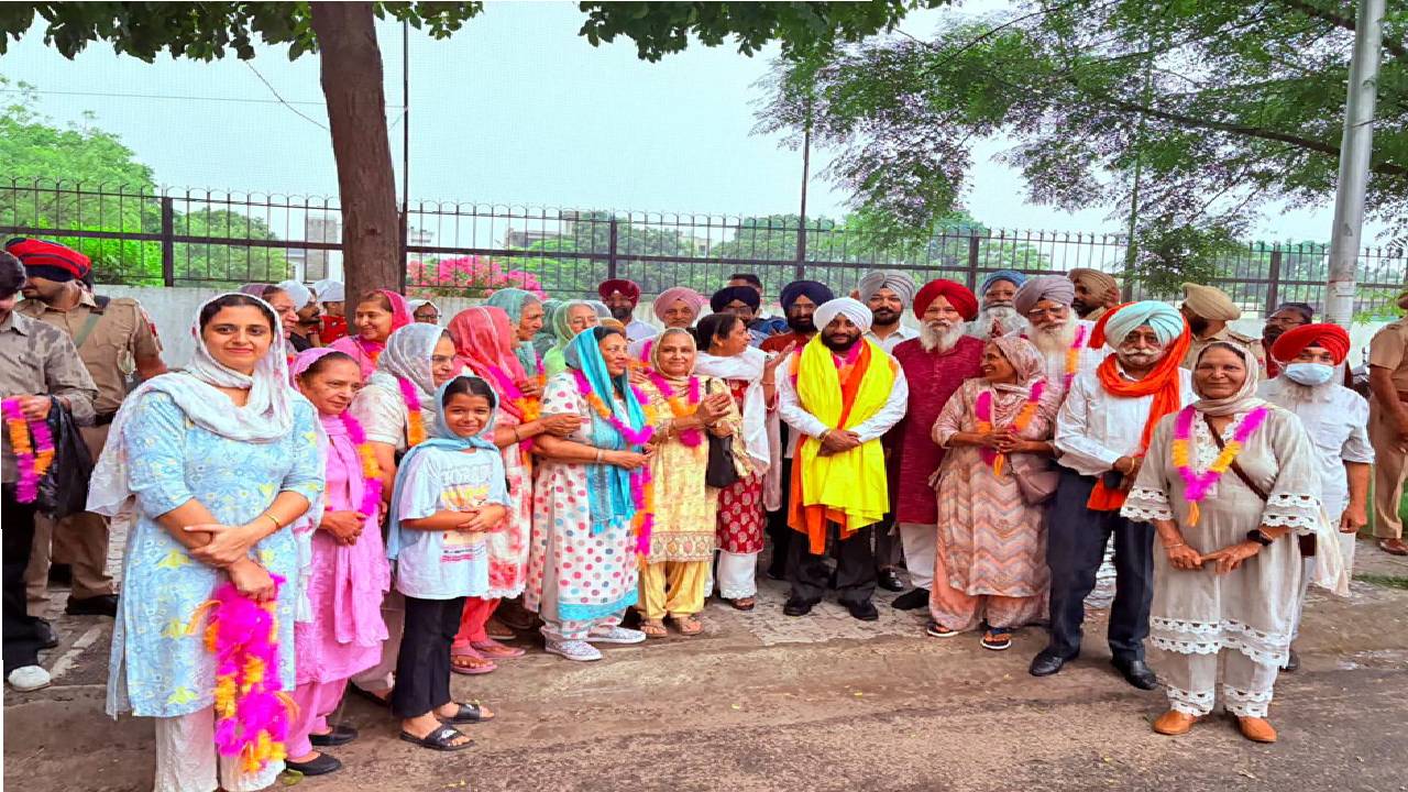 Senior citizens from Sector 69, Mohali, begin their pilgrimage under the Chief Minister Tirath Yatra Scheme with comprehensive travel arrangements provided by the Punjab Government