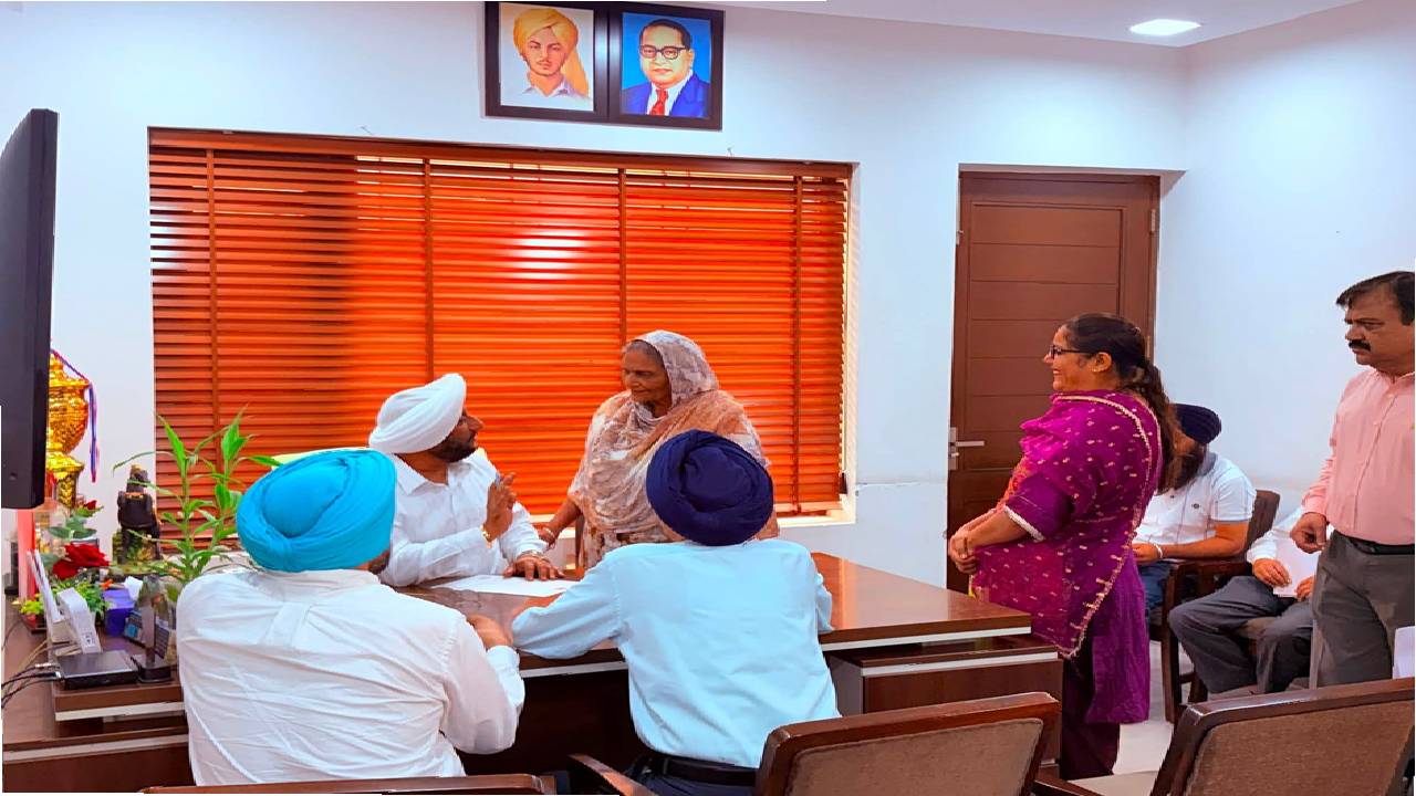 MLA Kulwant Singh interacting with residents of SAS Nagar Mohali during a public meeting focused on addressing local concerns and promoting citizen-centric governance
