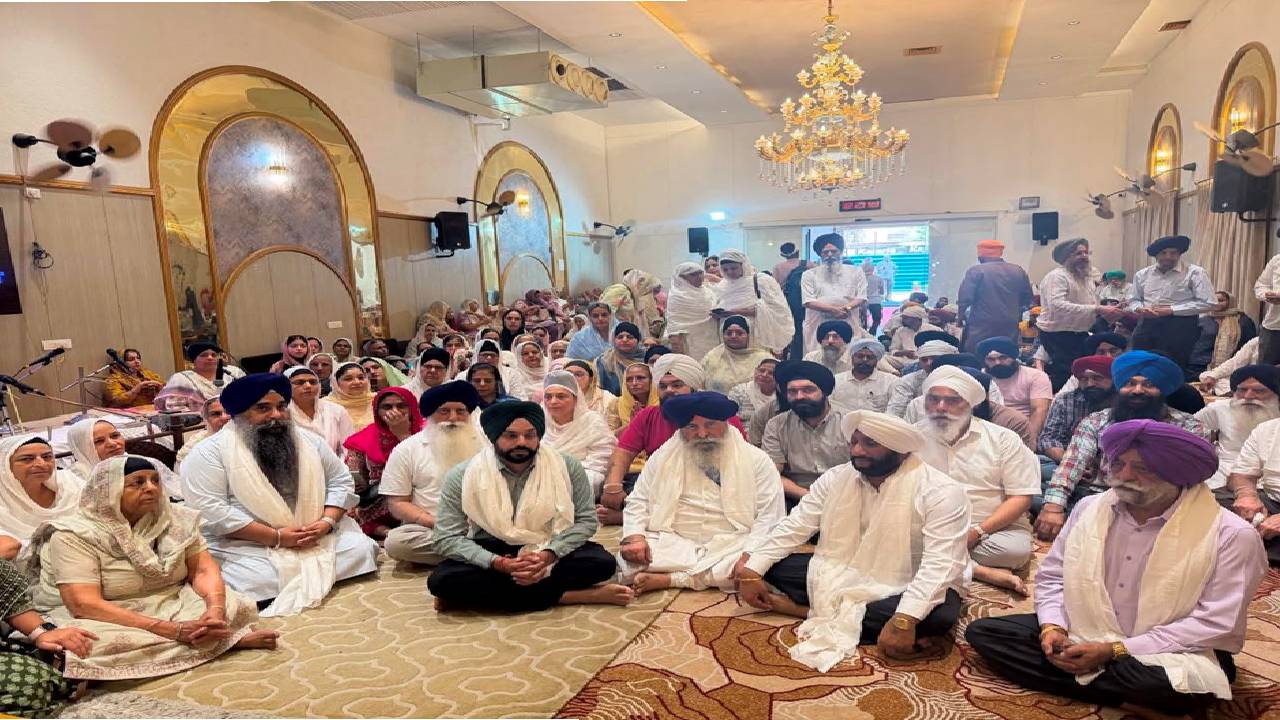 MLA Kulwant Singh at Gurdwara Akal Ashram Sohana receiving blessings and participating in the farewell ceremony for Bhai Davinder Singh Ji Khalsa's international Gurmat Prachar tour.