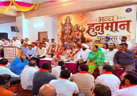 MLA Kulwant Singh participating in the Hanuman Chalisa Path at Shri Ram Mandir, Dussehra Ground, Kharar, along with devotees and dignitaries.