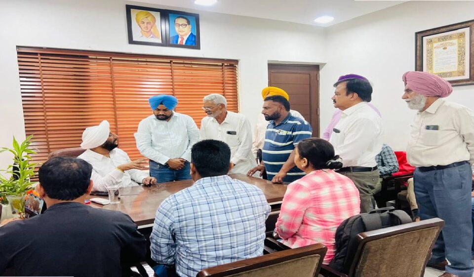 MLA Kulwant Singh interacting with Mohali residents, listening to public concerns and discussing solutions for local development and citizen services in SAS Nagar Mohali