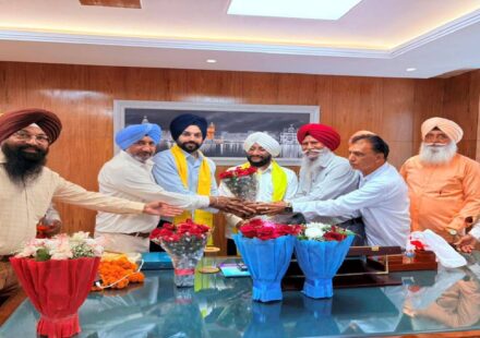 MLA Kulwant Singh meeting Municipal Corporation officials and councillors to discuss Mohali development, civic infrastructure, and public services