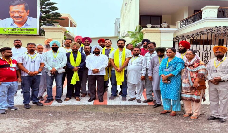 MLA Kulwant Singh interacting with youth volunteers supporting the Punjab Government's anti-drug campaign in Mohali