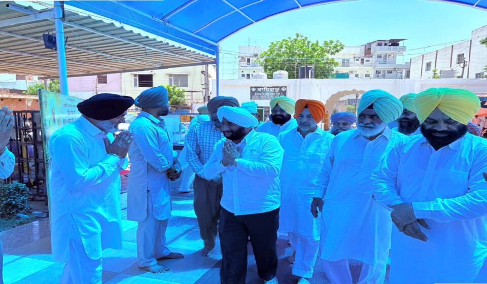 MLA Kulwant Singh attending a thanksgiving Path Sahib ceremony at Gurdwara Singh Shaheedan and congratulating Naseeb Singh Sandhu on his Ward 24 victory