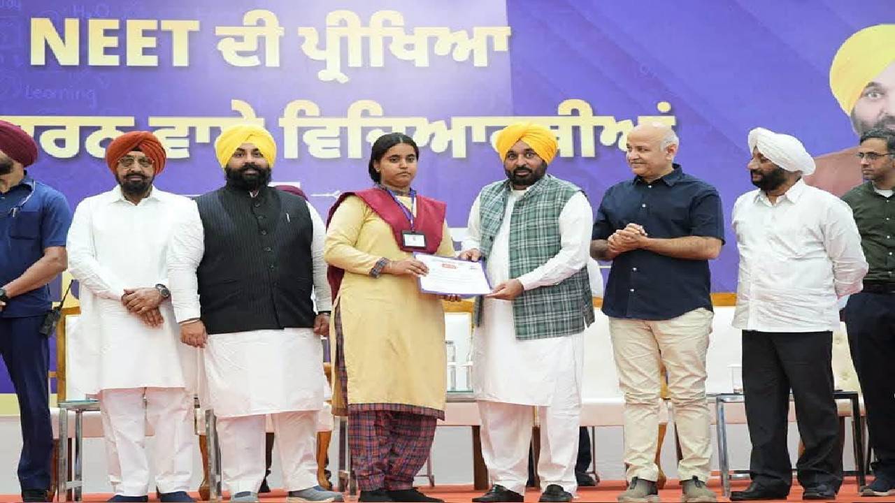 MLA Kulwant Singh felicitating Punjab Government school students who qualified the NEET examination during a ceremony