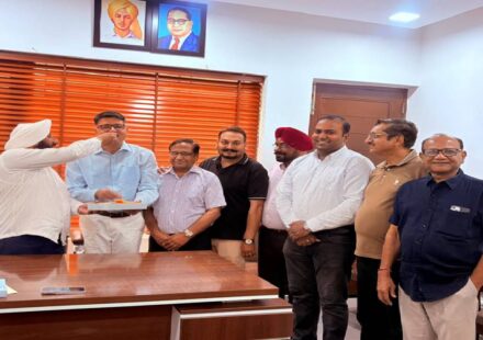 MLA Kulwant Singh congratulates Rajneesh Mittal on his appointment as Chairman of the Agarwal Welfare Board in SAS Nagar Mohali.