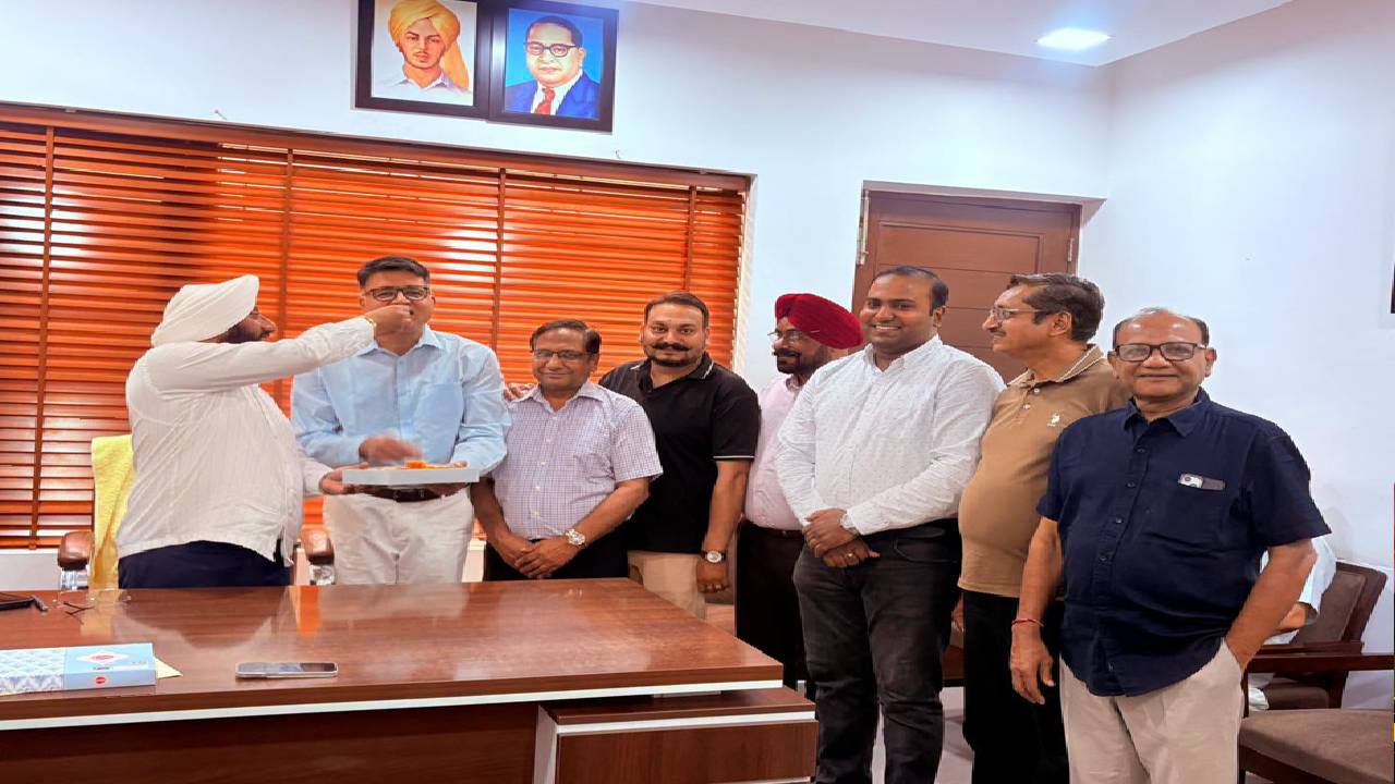 MLA Kulwant Singh congratulates Rajneesh Mittal on his appointment as Chairman of the Agarwal Welfare Board in SAS Nagar Mohali.