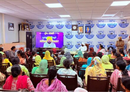 Women from SAS Nagar Mohali meeting MLA Kulwant Singh after receiving financial assistance under the Punjab Government's Mata Dharat Maan Yojana