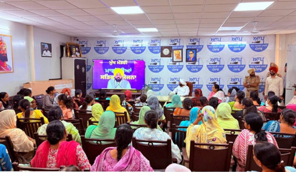 Women from SAS Nagar Mohali meeting MLA Kulwant Singh after receiving financial assistance under the Punjab Government's Mata Dharat Maan Yojana
