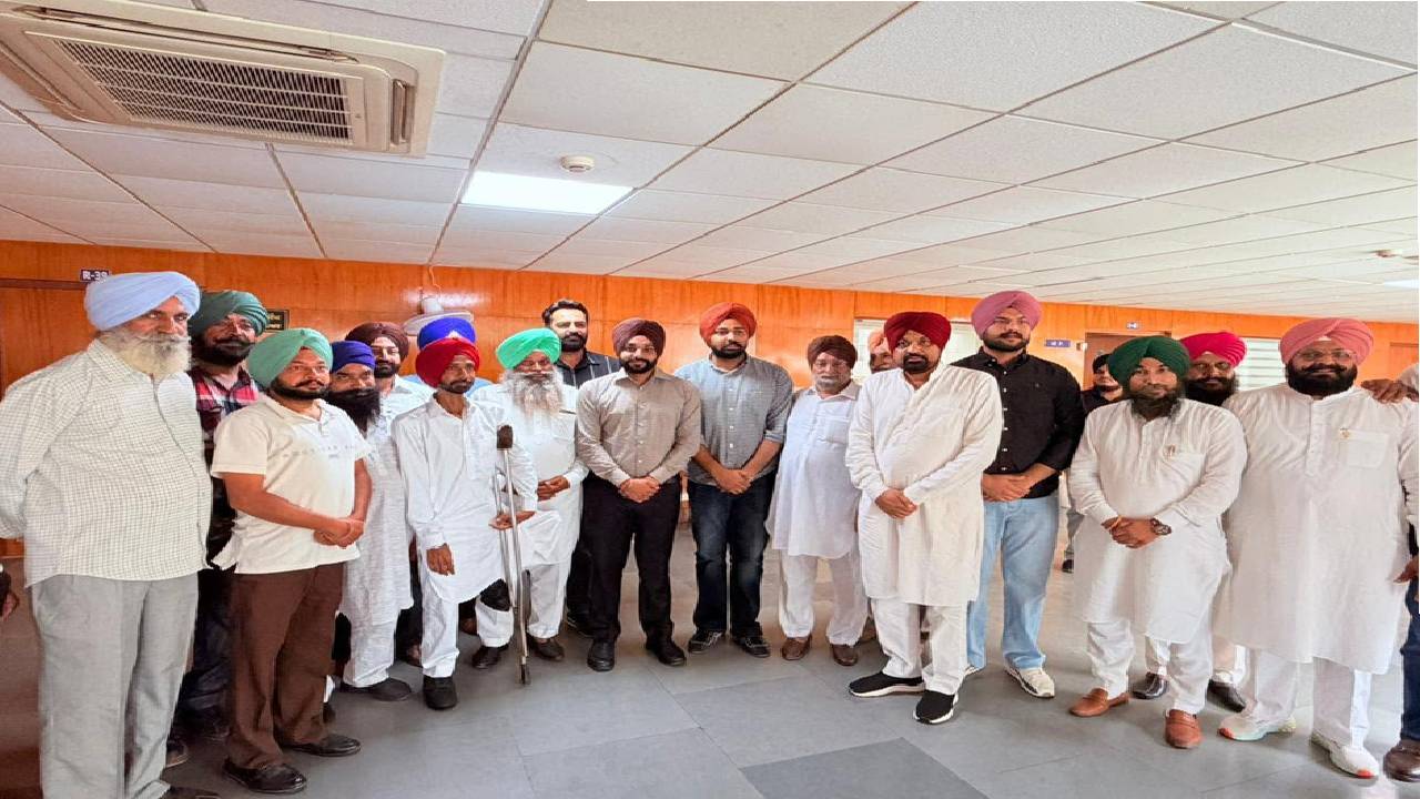 Mayor Sarabjeet Singh Samana meeting residents from different areas of SAS Nagar Mohali at his office to discuss civic issues and public services.