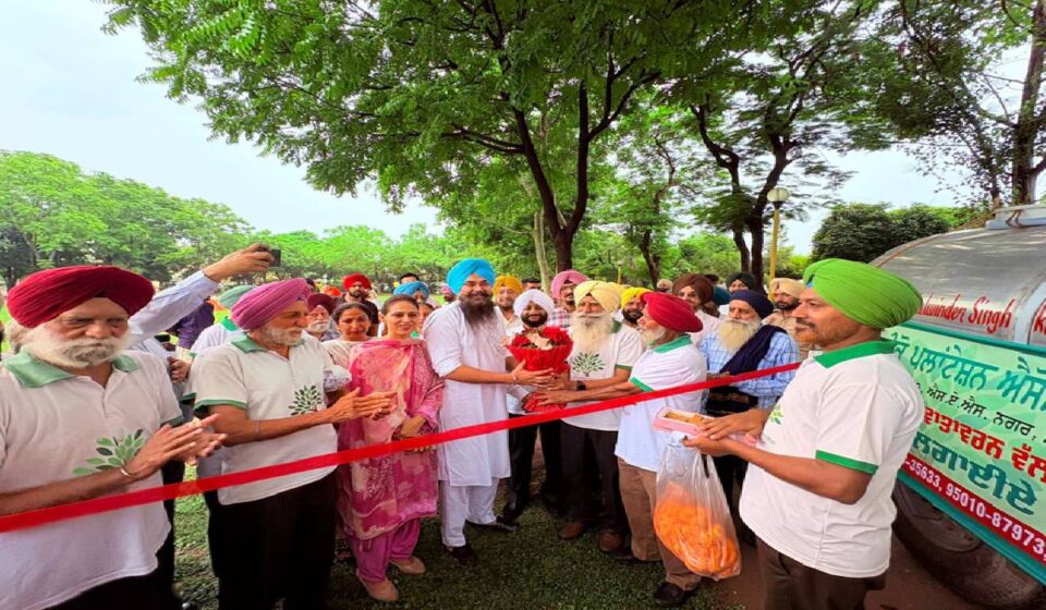 MLA Kulwant Singh and MP Malwinder Singh Kang inaugurating an open gym and dedicating a water tanker to residents of Sector 69, SAS Nagar Mohali