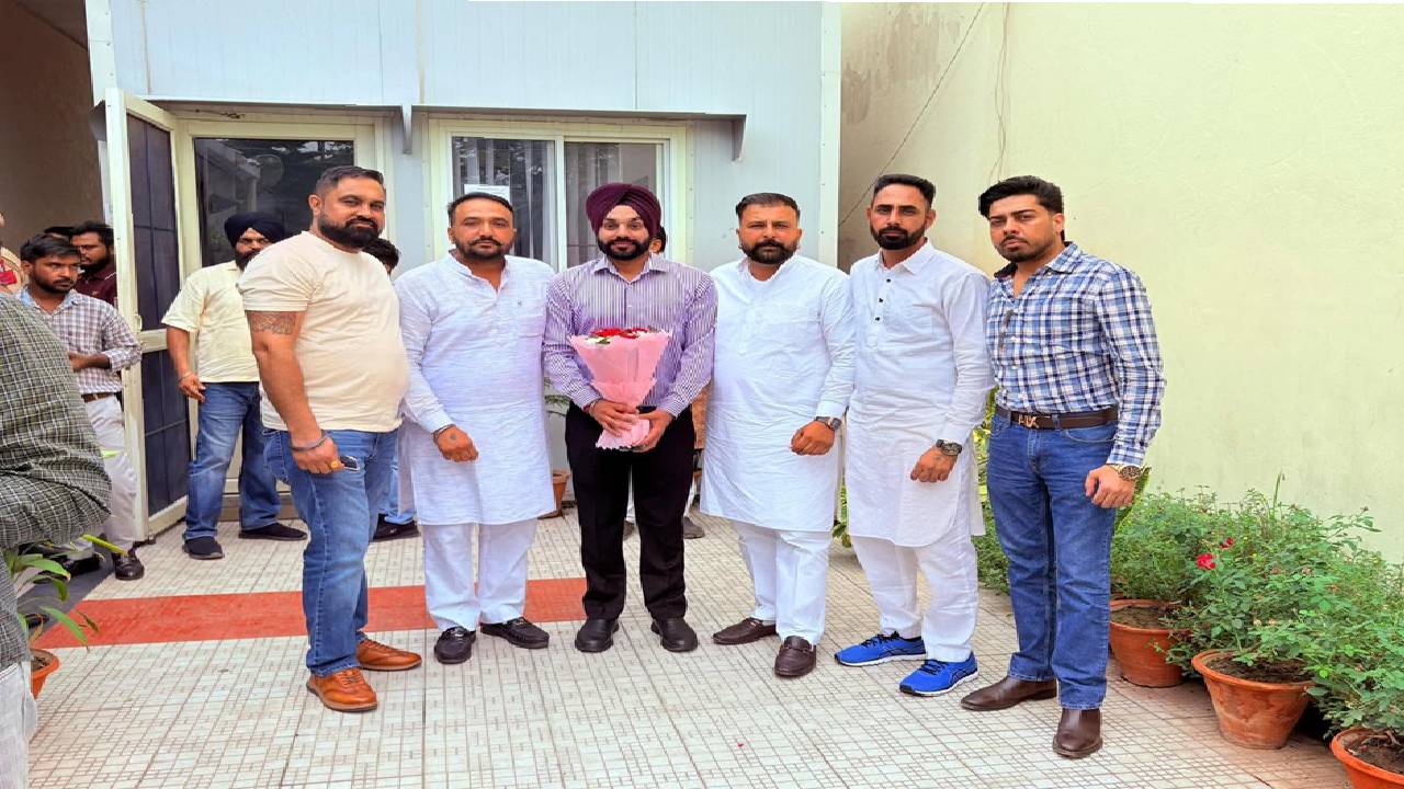 Sarpanch Aman from Samana Kalan meets Mayor Sarabjeet Singh Samana at his office to congratulate him on being elected Mayor of Mohali.