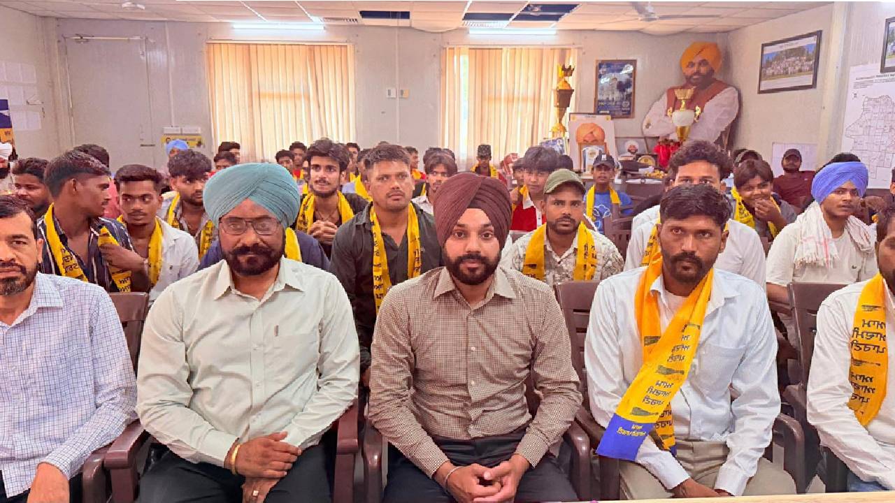 Mayor Sarabjeet Singh Samana welcomes residents of Amb Sahib Colony, Mohali, as they join the Aam Aadmi Party during a community programme
