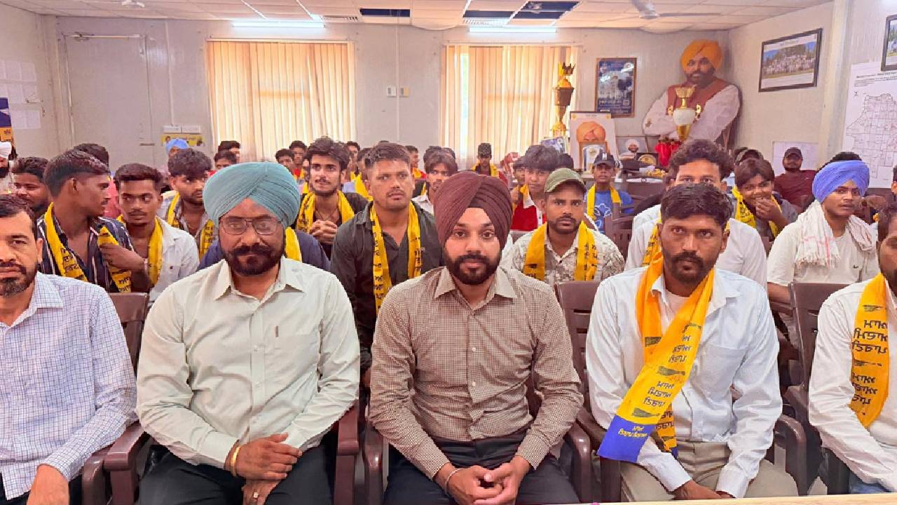 Mayor Sarabjeet Singh Samana welcomes residents of Amb Sahib Colony, Mohali, as they join the Aam Aadmi Party during a community programme
