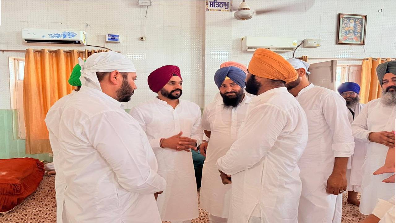 Mayor Sarabjeet Singh Samana attends the Antim Ardas of late Ujagar Singh Saini at Kurda village in SAS Nagar Mohali and offers condolences to the family