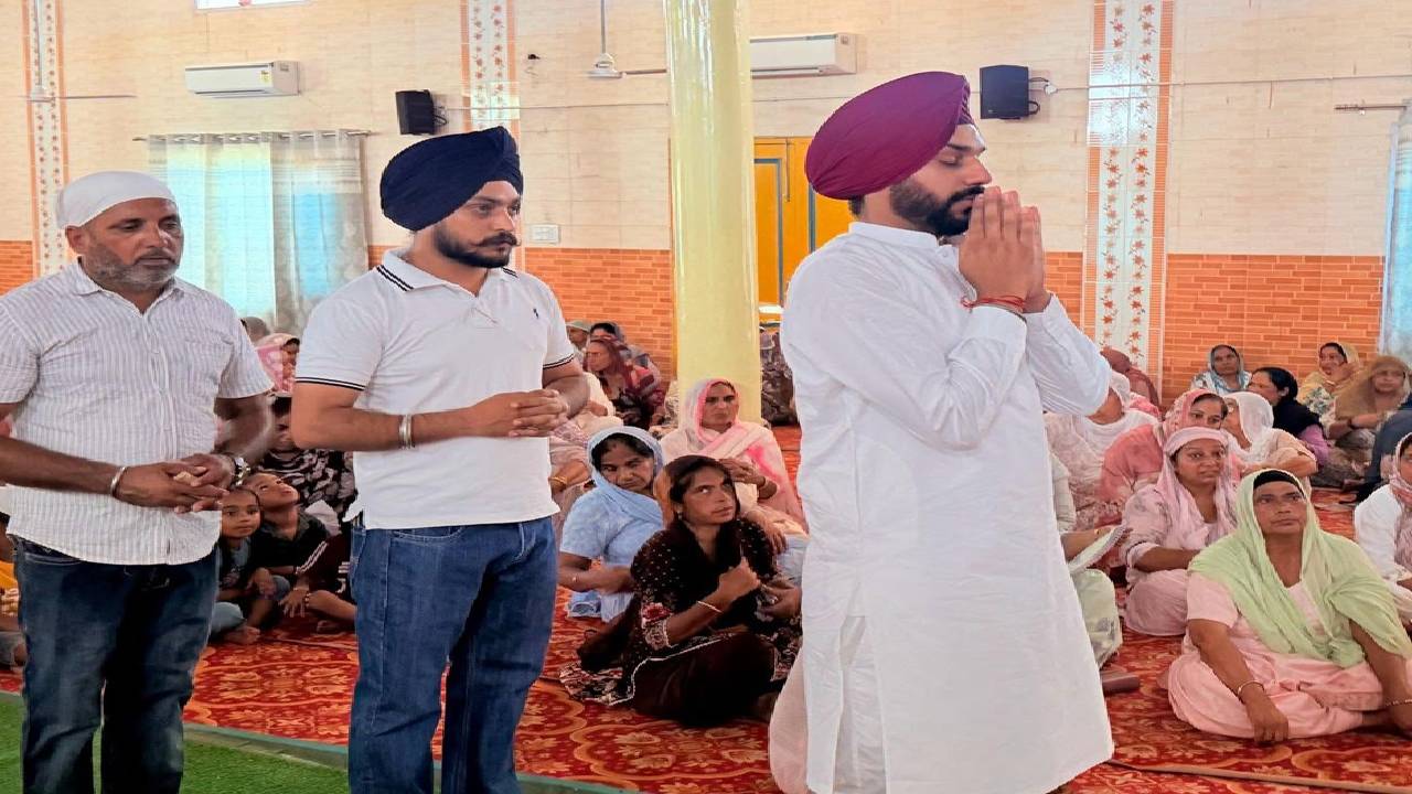 Mayor Sarabjeet Singh Samana attends the Antim Ardas of late Harbans Kaur Ji at Gurdwara Nanaksar Sahib in Raipur Kalan, Mohali, and offers condolences to the family.