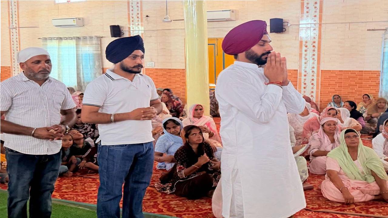 Mayor Sarabjeet Singh Samana attends the Antim Ardas of late Harbans Kaur Ji at Gurdwara Nanaksar Sahib in Raipur Kalan, Mohali, and offers condolences to the family