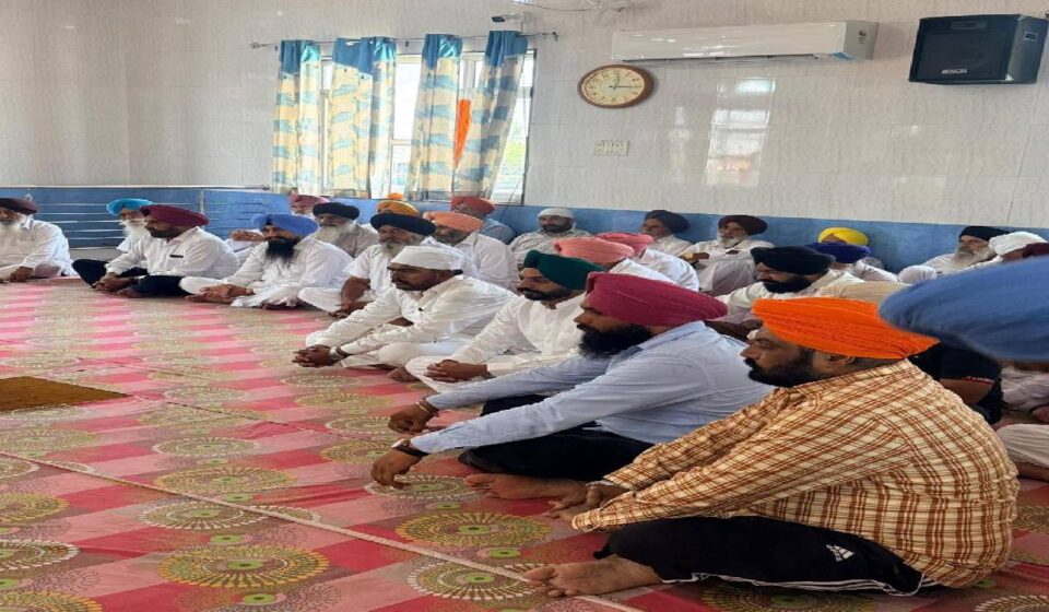 Mayor Sarabjeet Singh Samana attends the Antim Ardas of late Sukhwinder Singh Virk Ji at the Gurdwara Sahib in Landran, Mohali, and offers condolences to the family.