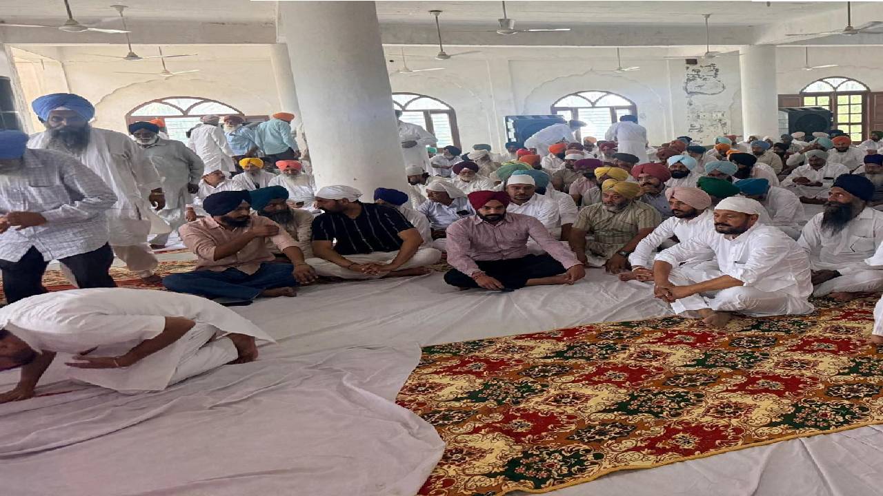 Mayor Sarabjeet Singh Samana attends the Antim Ardas of late Surinderpal Singh Tiwana Ji at Gurdwara Sri Jharwana Sahib in Ditupur Jatt, Mohali