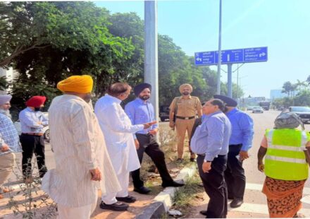 Mayor Sarabjeet Singh Samana inspects cleanliness arrangements in Sector 88 and Sector 89 of SAS Nagar Mohali and reviews sanitation work with officials
