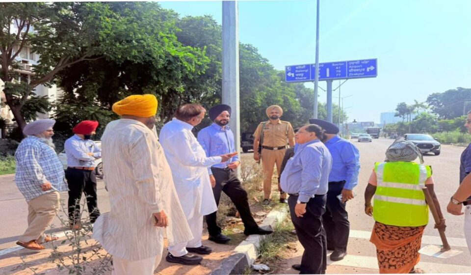 Mayor Sarabjeet Singh Samana inspects cleanliness arrangements in Sector 88 and Sector 89 of SAS Nagar Mohali and reviews sanitation work with officials
