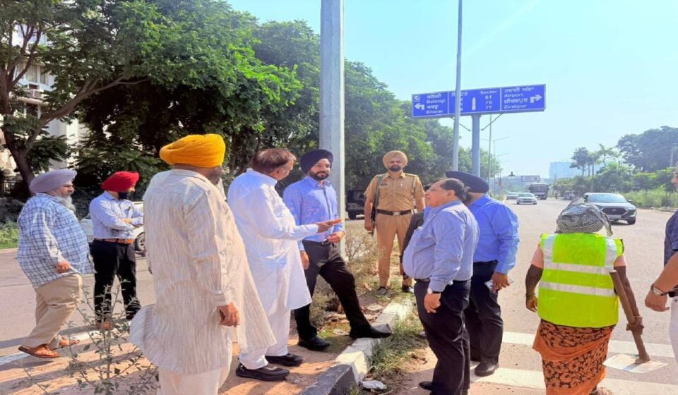Mayor Sarabjeet Singh Samana inspects cleanliness arrangements in Sector 88 and Sector 89 of SAS Nagar Mohali and reviews sanitation work with officials